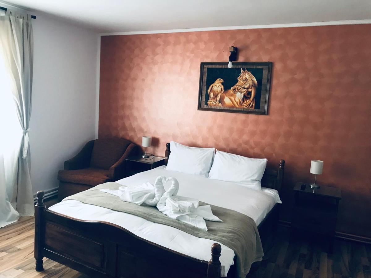 Pensiunea Royal Ranca Ngoại thất bức ảnh