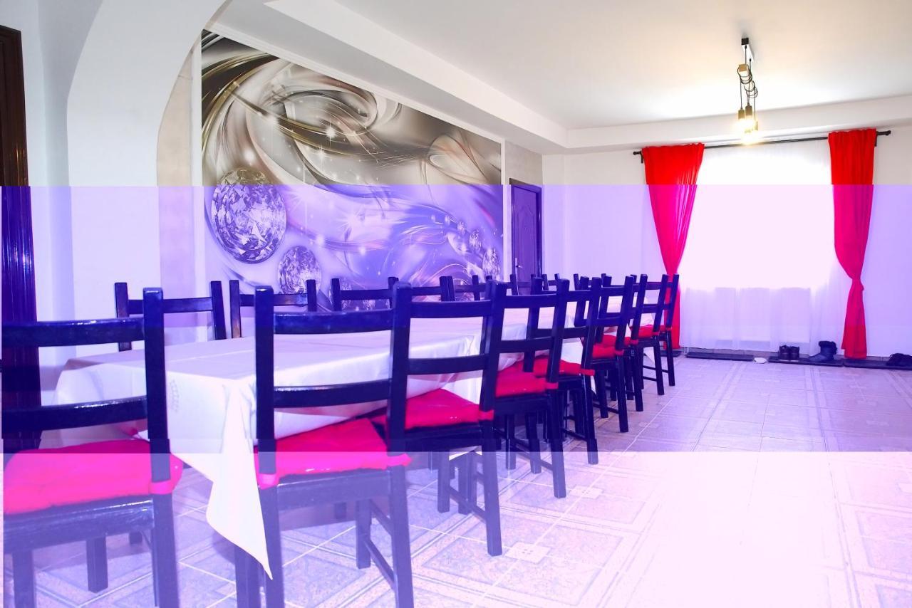 Pensiunea Royal Ranca Ngoại thất bức ảnh