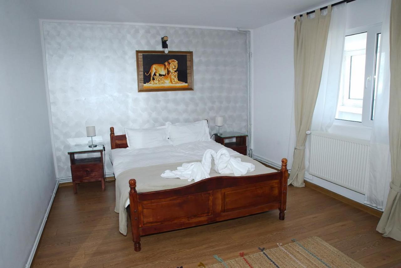 Pensiunea Royal Ranca Ngoại thất bức ảnh